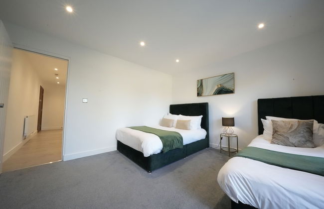 Heathrow Charge and Go - Photo 15