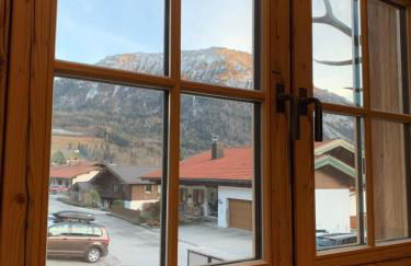 Chalet BERGSUCHT in Ruhpolding Bayern, Traumlage am sonnigen Südhang, kostenlose Parkplätze, schnelles WLAN, ruhige Sackgasse, NETFLIX inklusive - Foto 21