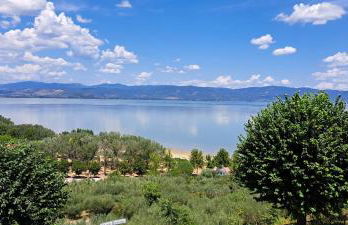L'incanto del Trasimeno con giardino vista lago nel cuore di Castiglione - Foto 6