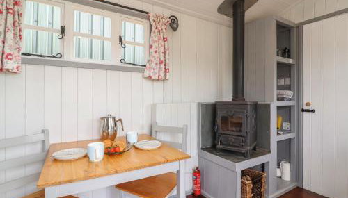 The Shepherds Hut - Photo 2