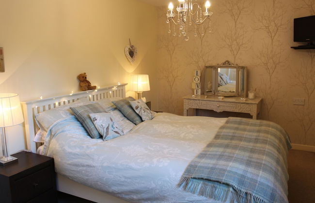 Lakes Apartments - Photo 3