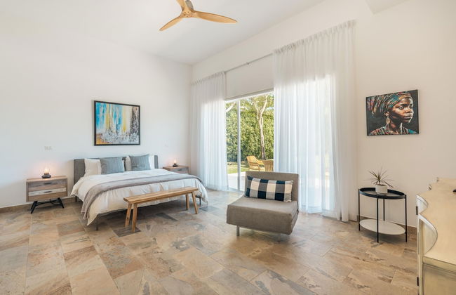 Spacious Villa w Pool Garden Views - Photo 29