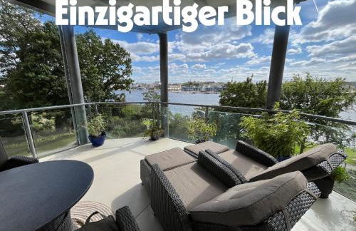 Beste Lage mit Warnowblick - großer Balkon, zwei Schlafzimmer, Aufzug, Stellplatz - Foto 1