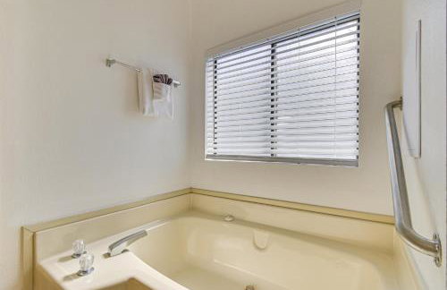 5 Mi to River Topock Boating and Off-Roading Oasis! - Foto 22