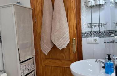 Casa Bueno- Sleeps 7 Private Pool & AirCon - Foto 51