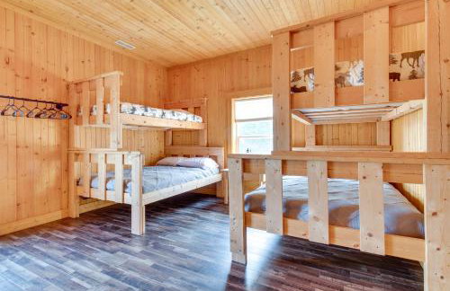 Tranquil La Prairie Retreat with Patio and Fireplace! - Foto 11