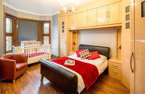 Huge 6 Beds House in Zone 2 London-MobileRateOffers-Families-Leisure-Parking-WiFi-PoolTable-Netflix-Sleeps15! - Foto 18