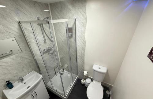 The Sawmills, Carlisle - Spacious 4 Bedroom Family House - Free WiFi - & Parking - Walk to Carlisle Castle - Foto 55