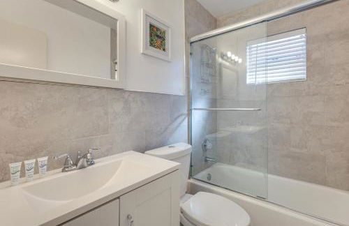 Walk to Shops and Eats, 3 Mi to Beach! Hollywood Gem - Photo 18