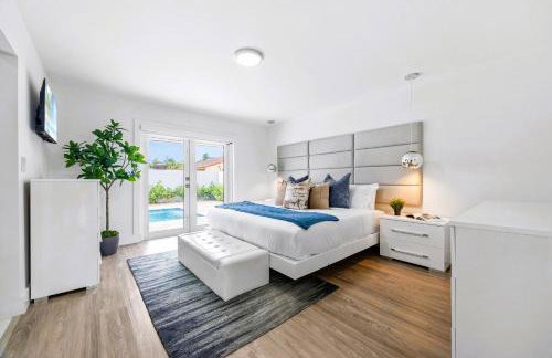 Spectacular Miami- Htd Pool,5 Bdrooms ,MiniGolf, Playground, Baby Items, BBQ - Photo 5