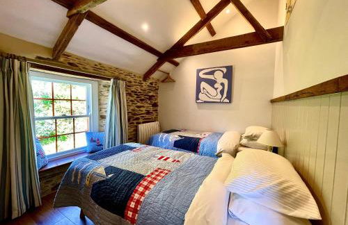 Unique Retreat - 2 bedroom cliff top cottage with large terrace - Photo 21