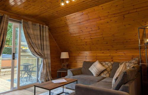 Cear 2- Private Hot Tub- Perth-Pet Friendly Lodge - Photo 9