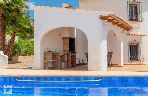 Villa Esmeralda by Abahana Villas - Photo 2