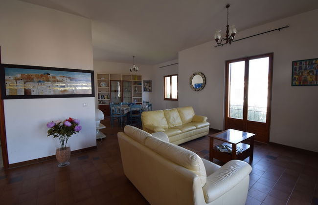 Family Apartment With Balcony In Budoni - Photo 1