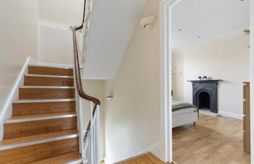 Parea Living - Spacious 4 Story House, Families, Big Groups - Foto 33