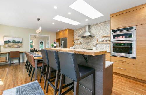 Maple Courtyard - Old Town with King Suite & Piano - Foto 40