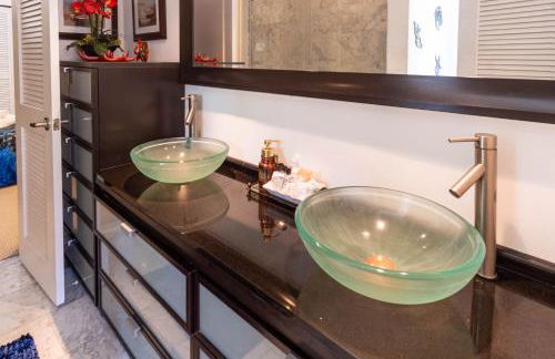 Oceana Blue / Beach Front / Pool / Bar / Relax - Foto 56