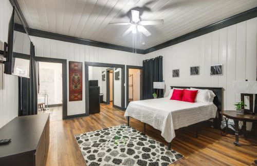 Modern Greenwood Studio Less Than 1 Mi to Downtown! - Foto 1