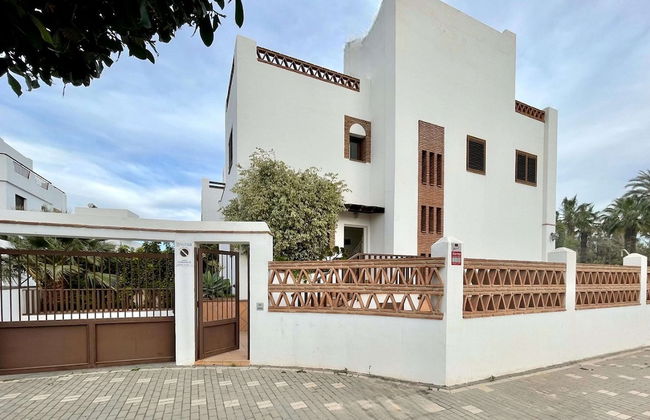 Sunlit Villa Near Golf - Foto 35