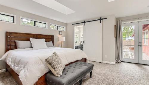 Spacious 4-bedroom home with outdoor deck - Foto 2