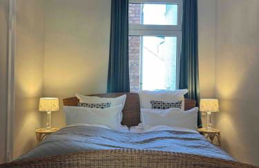 CLS Große City Altbau Wohnung für 4 Personen mit XXL Dusche, neues Bad, Dielen, Schlafsofa 160x200 mit 20cm Matratze, Smart TV & schnellem WLAN in Hildesheim Ost, Nespresso Maschine inklusive Kapseln, Nähe HAWK, Uni, Bosch, Ostbahnhof, A7 - Foto 7