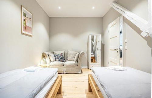 Traditional Architecture Meets Modern Design - Photo 14