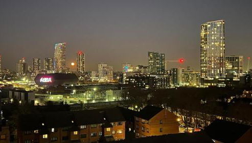 Sunset Heights Bright 2BR with City Views and Free Parking - Foto 3