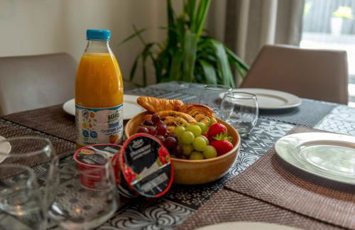 Charming Modern Retreat with Private Garden - Pass the Keys - Foto 8