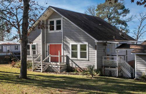 Lakefront House with Boat Dock, BBQ in Peaceful Flint - Foto 7