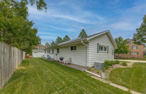 Beautiful 3BR Home Near Lake MI - Photo 34