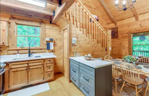 Cozy Maggie Valley Hot tub cabin - Foto 15