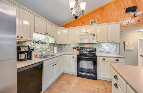 Access to Rough River Lake! Family Home with Deck - Foto 9