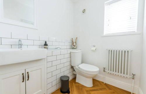 Luxury House, SeaViews, En-Suites & Private Pool - Photo 32