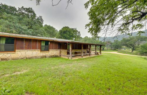 Rural and Horse-Friendly Cabin about 24 Mi to Bandera! - Foto 24