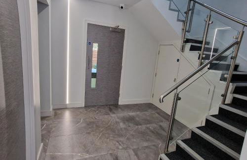 New! Modern Elegant 2-Bed Apartment, free parking - Photo 12