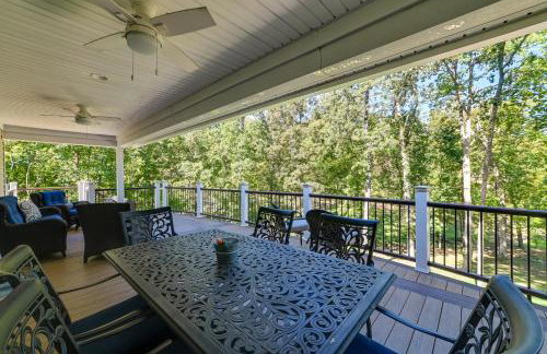 Lakefront Gilbertville Haven with Private Boat Dock! - Foto 23
