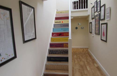 Apartment 4 - striking, 2 bedroom luxury apartment - close to town, mainline rail & theatre - Photo 19