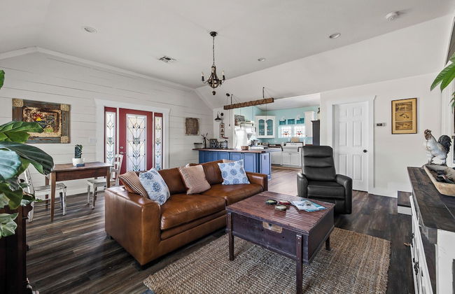 Kingsby Cottage - 1BR & Mountain Views - Photo 12