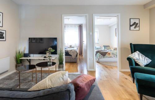 Stylish Urban Oasis - Design 2BR Apartment with Parking - Photo 5