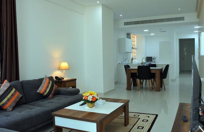 President Waves - Photo 12