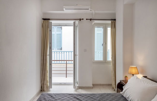 Parikia's Cute Pebble - Photo 6