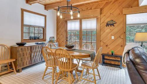 8 Mi to Mt Snow Cozy Bear Cabin with Hot Tub! - Foto 4