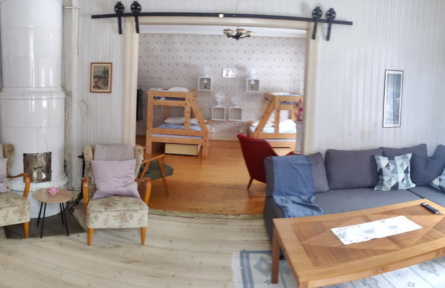 Bright and Spacious Living in Historic Building - Photo 7