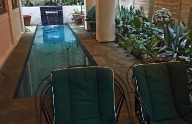 Elegant French Patio Home with Private Pool - Foto 33