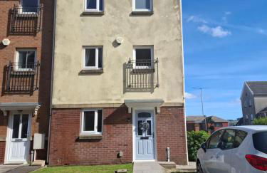 Driftmark Beachfront location Aberavon Beach Sea Views Large Driveway parking private site fibre optic wi fi - Photo 1