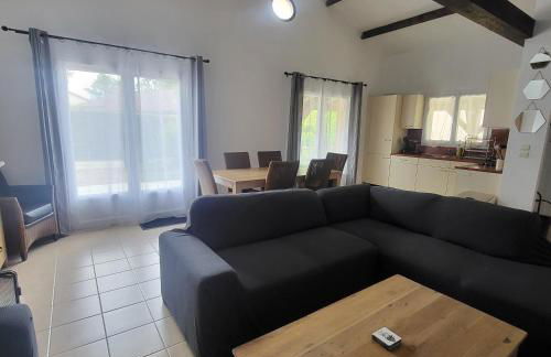 2025 Reno 2-Bed Escape w pool Min to GolfCources - Foto 10