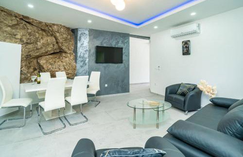 Hidden Gem Apartment - Photo 20