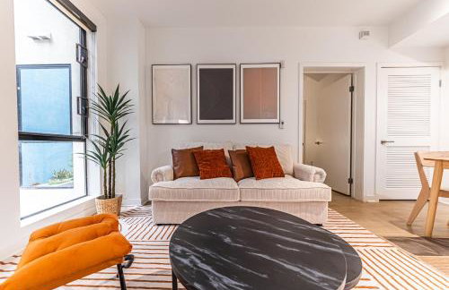 Stylish 2BDR & 2BTH - 15 mins walk to the beach! - Foto 9