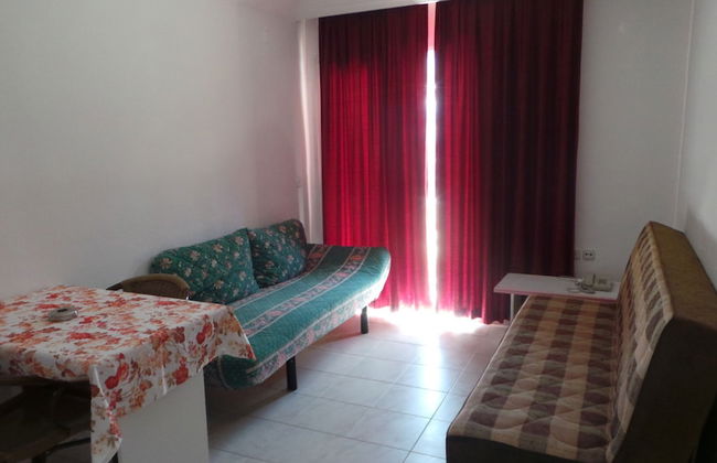 Family Apart - Photo 4