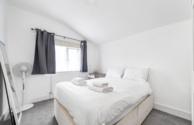 Spacious & Chic 3bed House in London - Photo 10